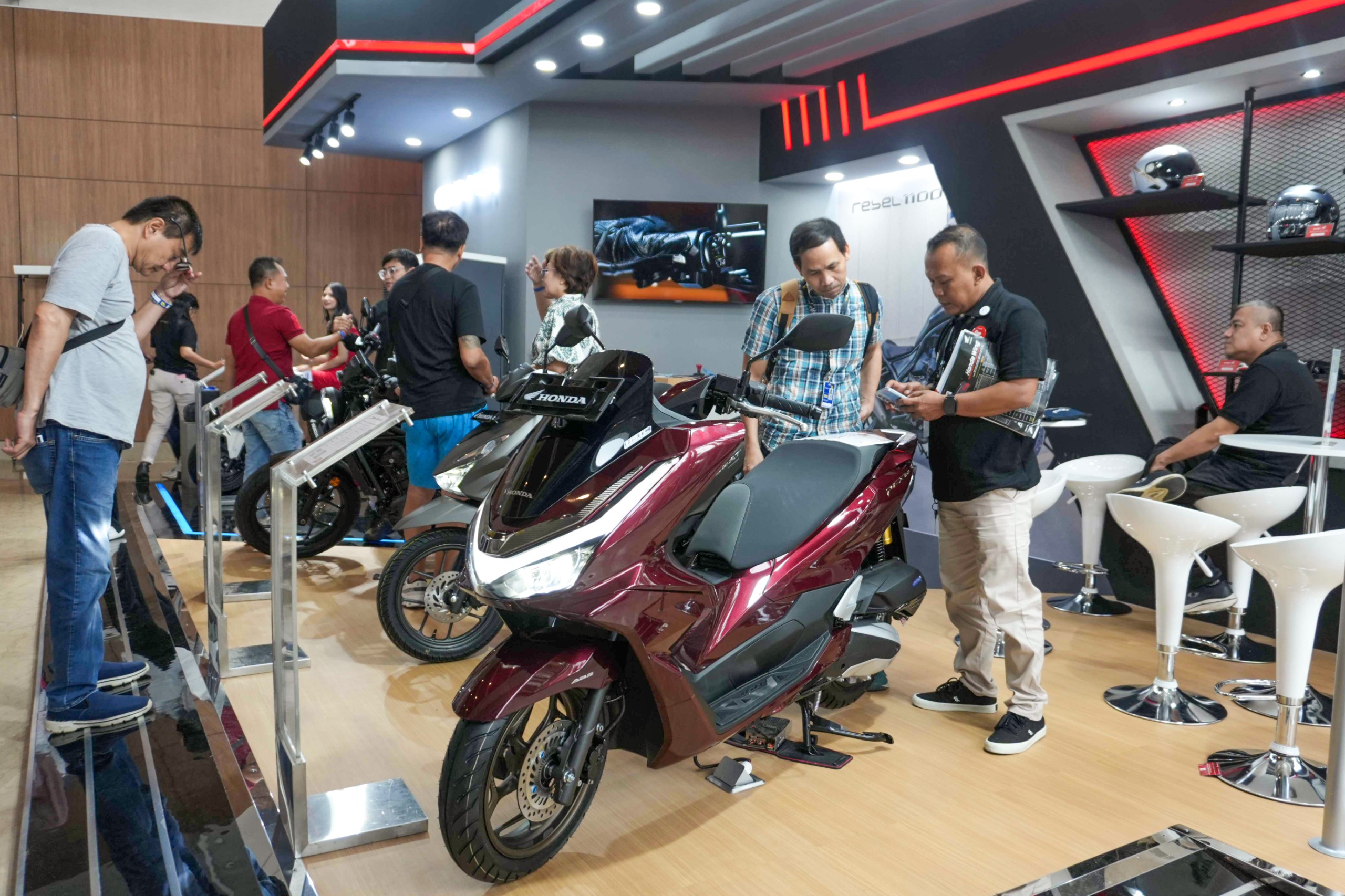 Honda Kuasai GIIAS 2025, Skutik PCX160 Roadsync & Stylo 160 Jadi Primadona