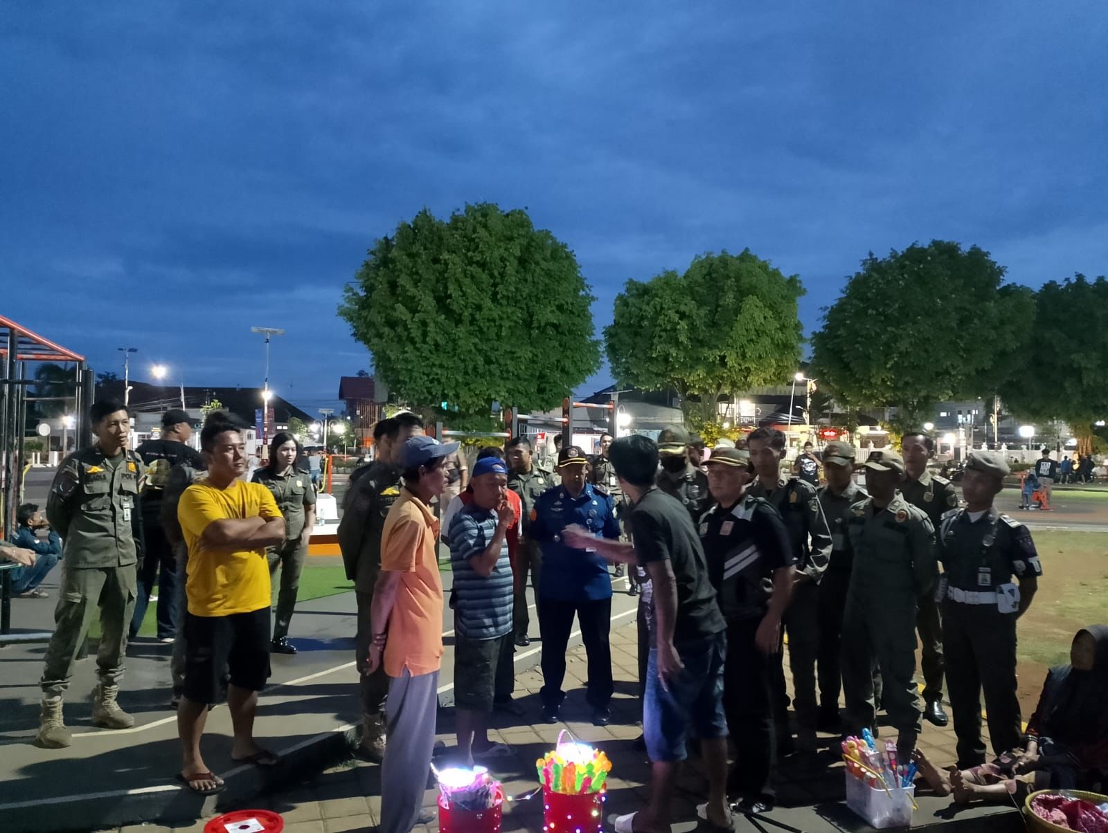 Perseteruan Warnai Penertiban PKL Alun-alun Kebumen