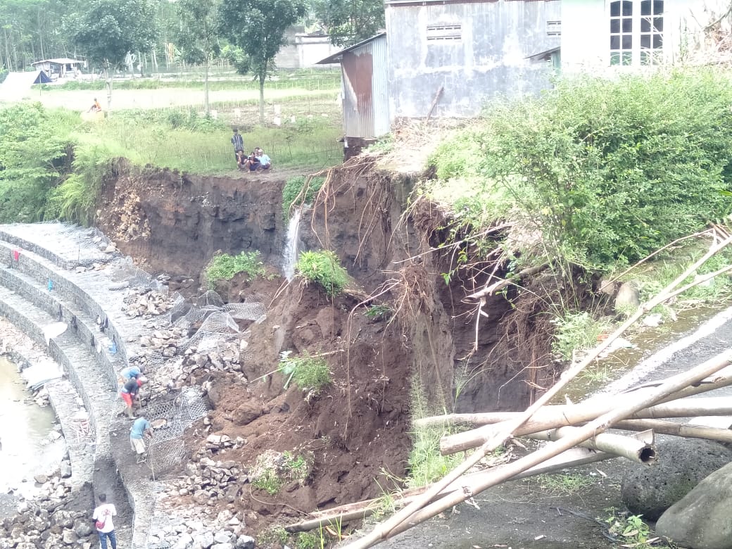 Rawan Bencana Longsor, Warga di Bantaran Sungai Kalipelus Arcawinangun Dihimbau Mengungsi Saat Hujan Lebat