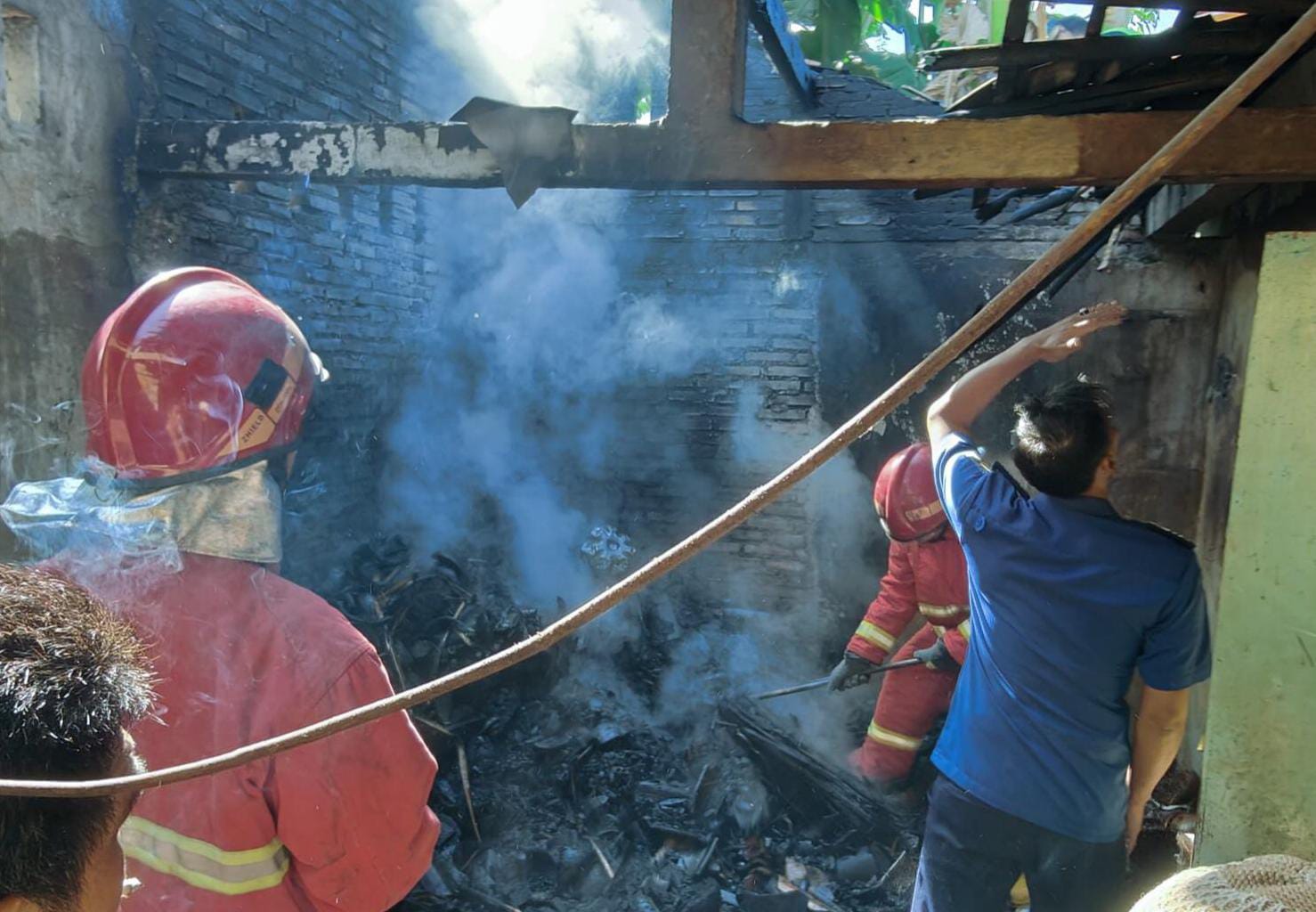 Dipicu Api dari Tungku, Dapur Rumah Milik Warga Kembangan Terbakar