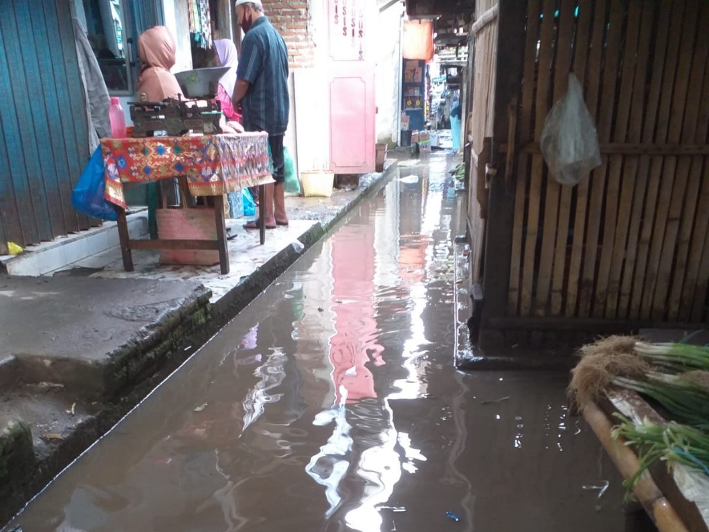 Curah Hujan Tinggi, Pasar Kliwon Kesugihan Cilacap Terendam Banjir
