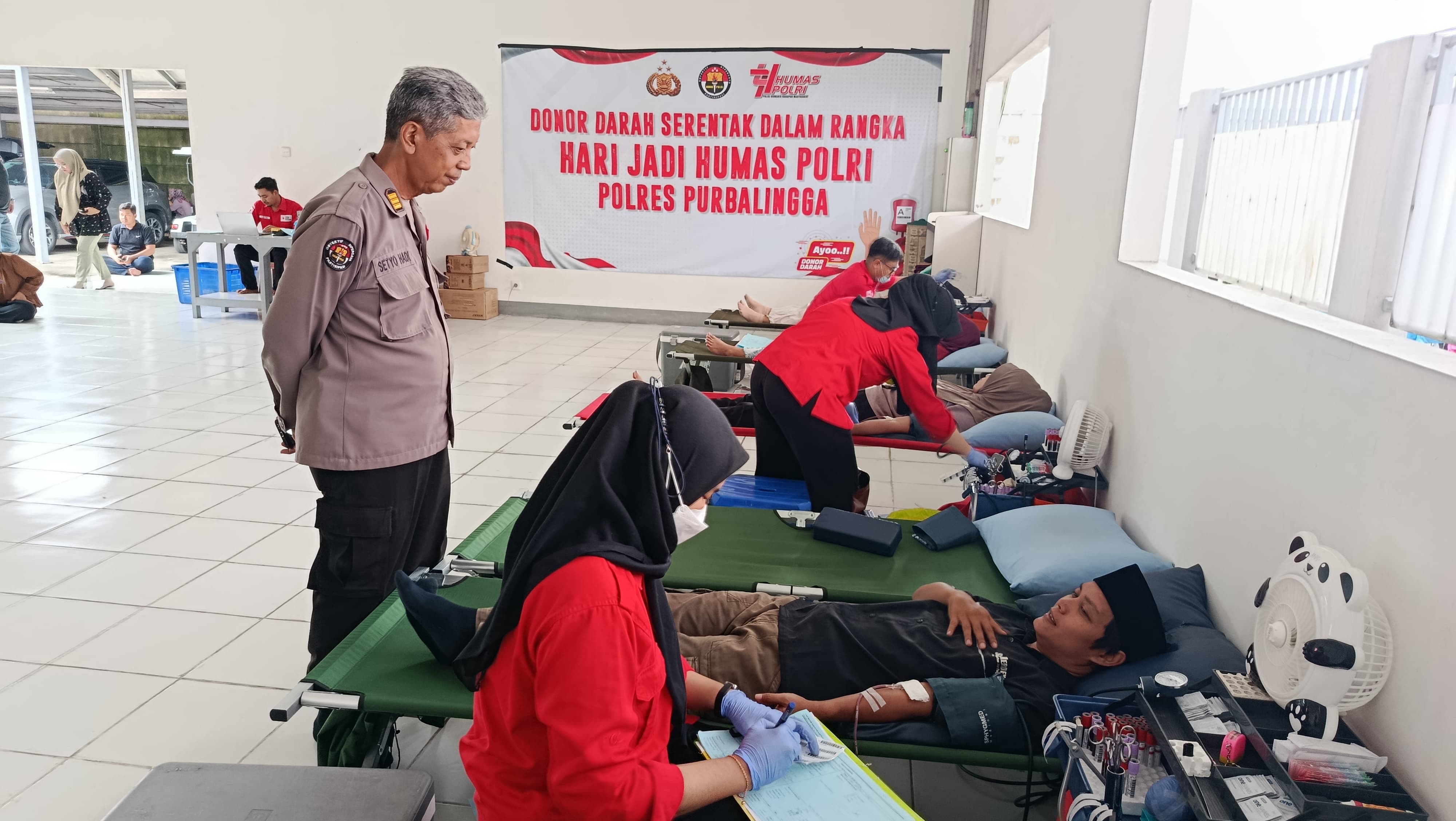 Hari Jadi Ke-74 Humas Polri, Polres Purbalingga Gelar Donor Darah Bersama Wartawan dan Karyawan Pabrik