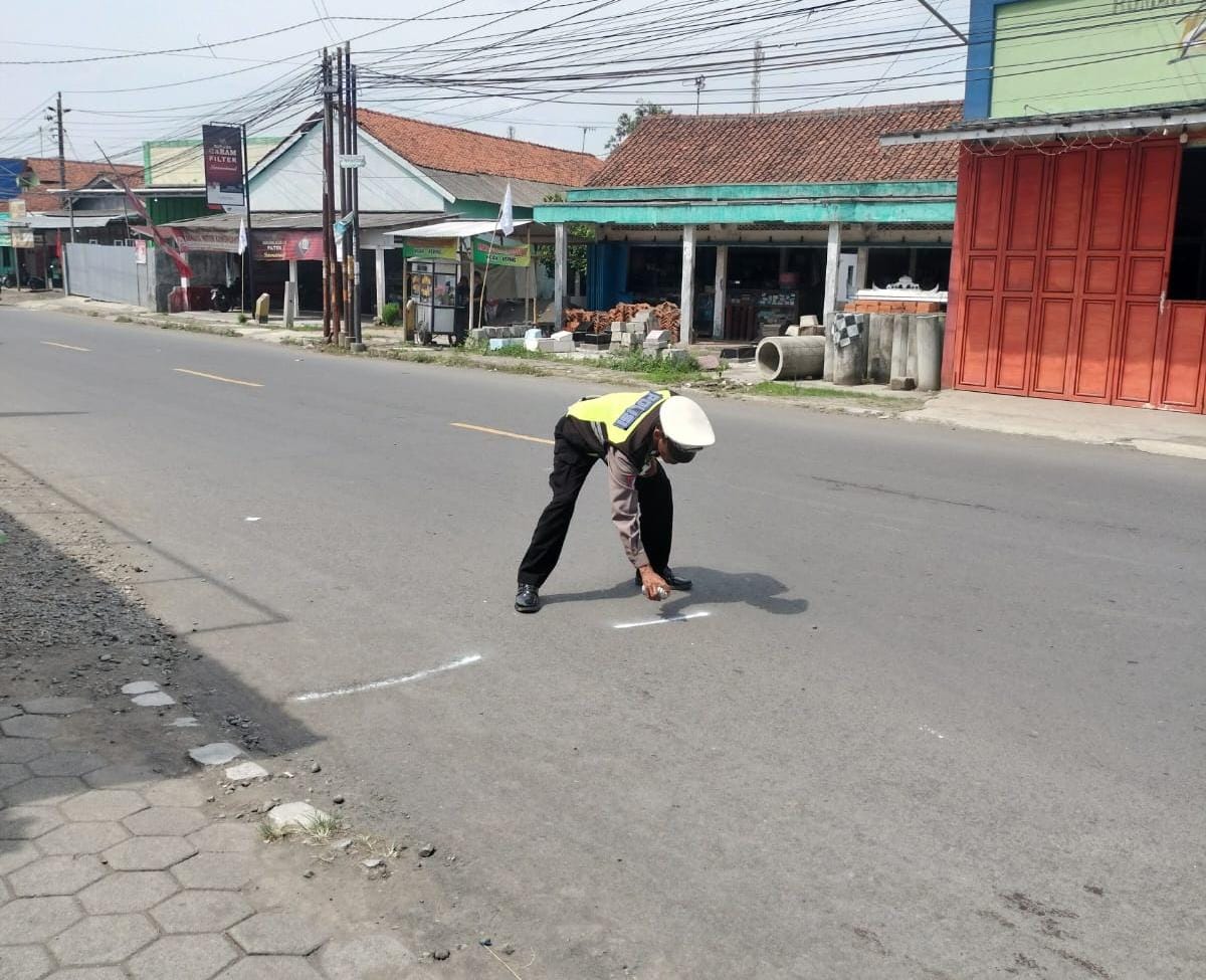 Sepeda Motor Terbentur Pintu Pikap di Kawunganten, Cilacap, Satu Orang Meninggal 