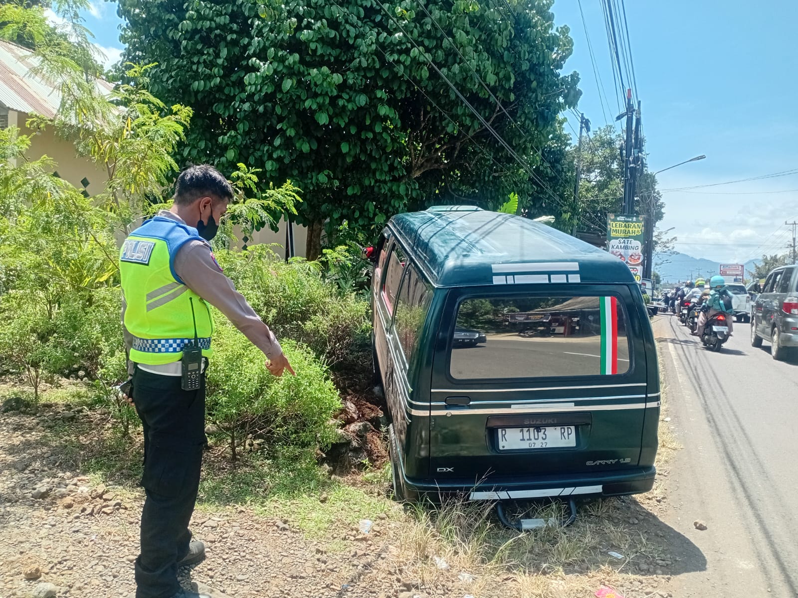 Minibus Alami Kecelakaan Tunggal di Bojongsari