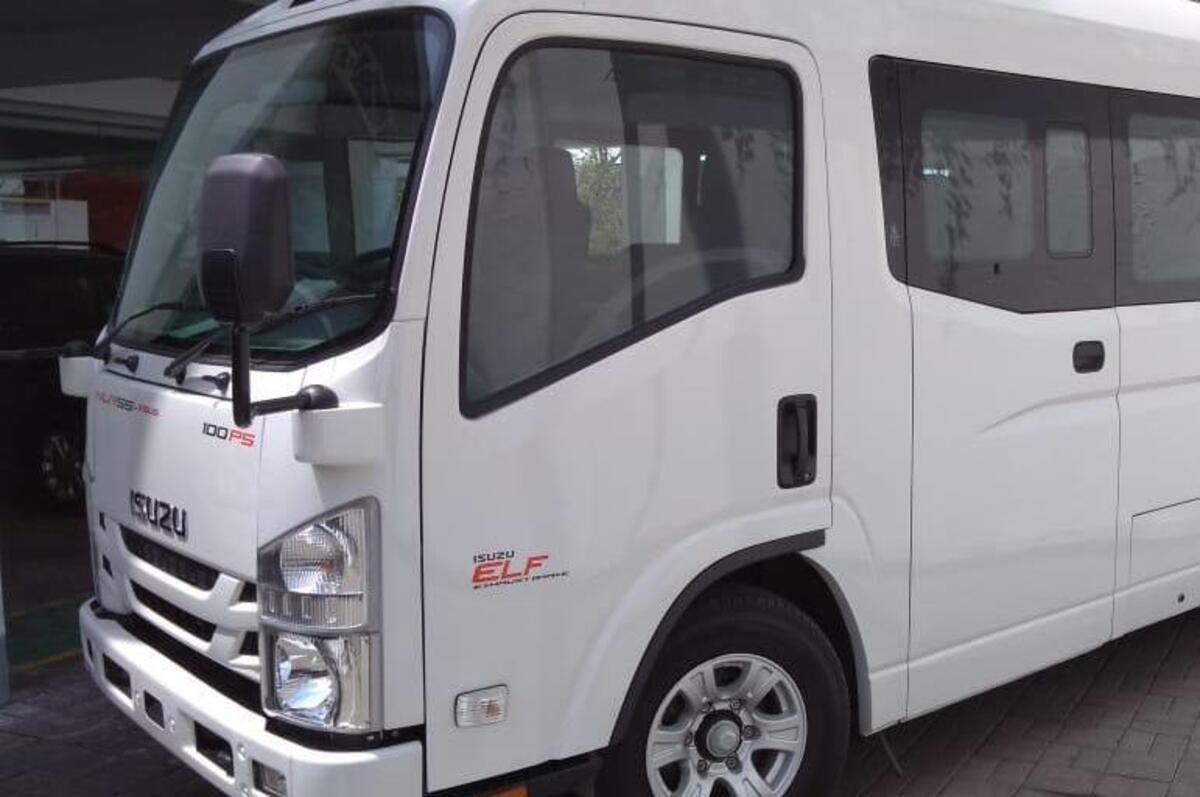 Isuzu Elf NLR Microbus Siap Bawa 20 Orang, Harga Mulai Rp?419 Juta!