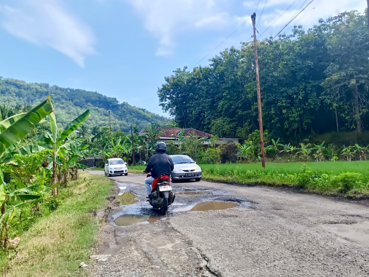 Rusak, Akses ke Obwis Krakal Dikeluhkan