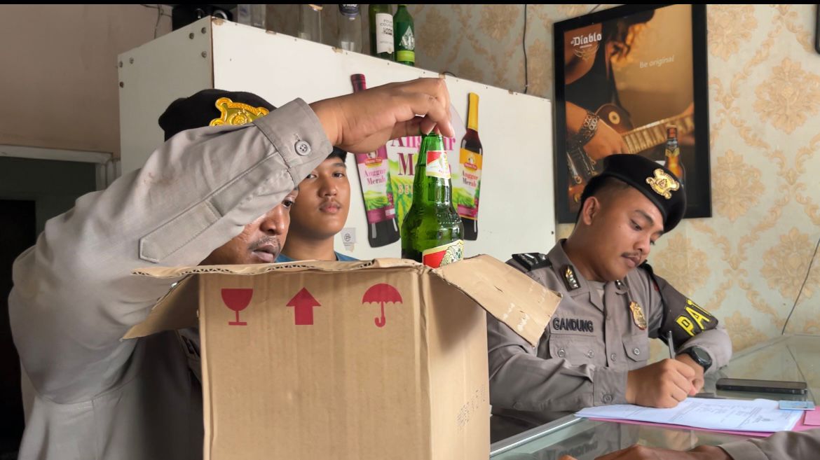 Warung Miras Tanpa Izin di Simpang Empat Purbalingga Wetan Akhirnya Dirazia Polisi 