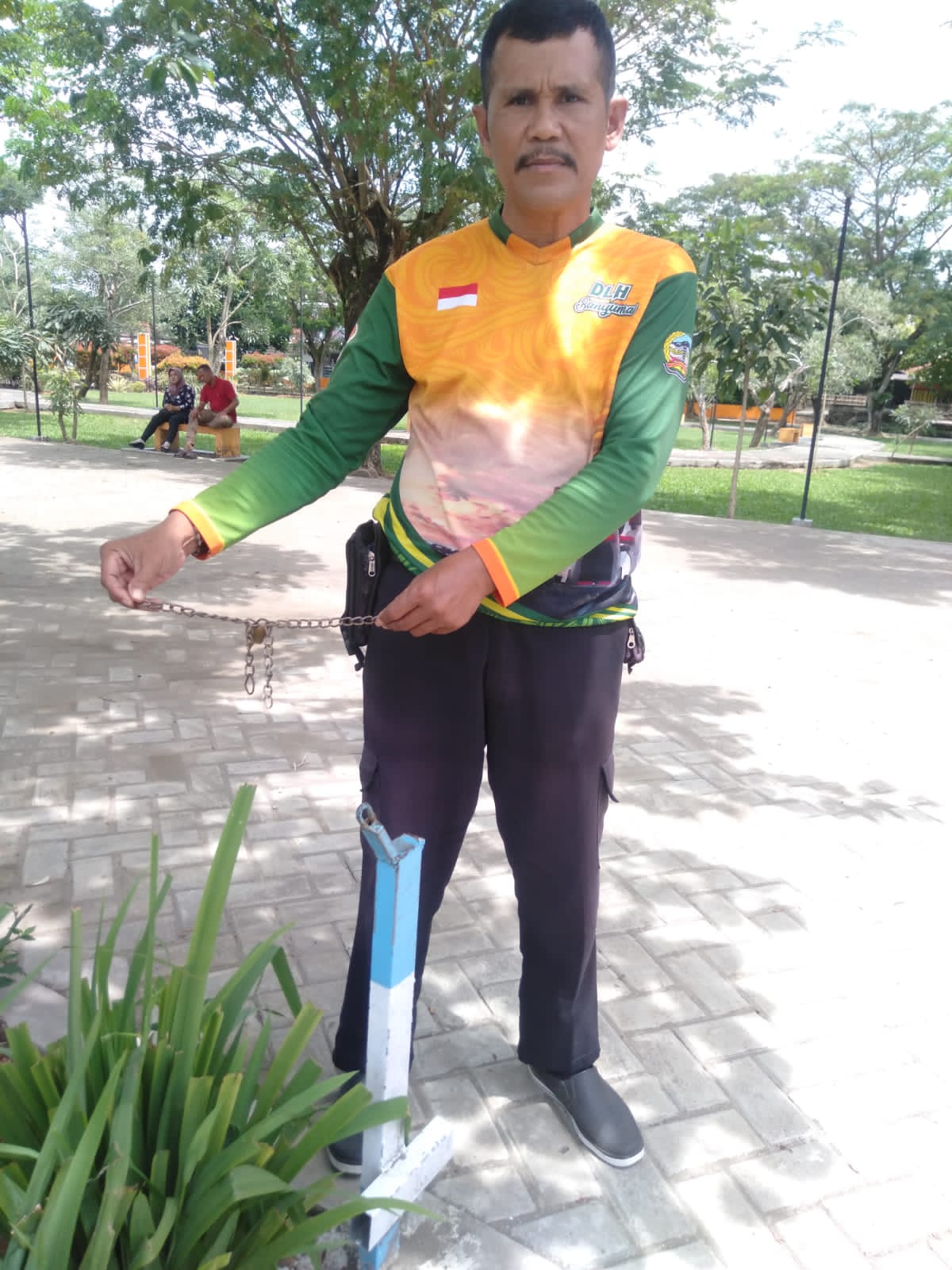 Rantai Portal Taman Kota Sumpiuh Dirusak