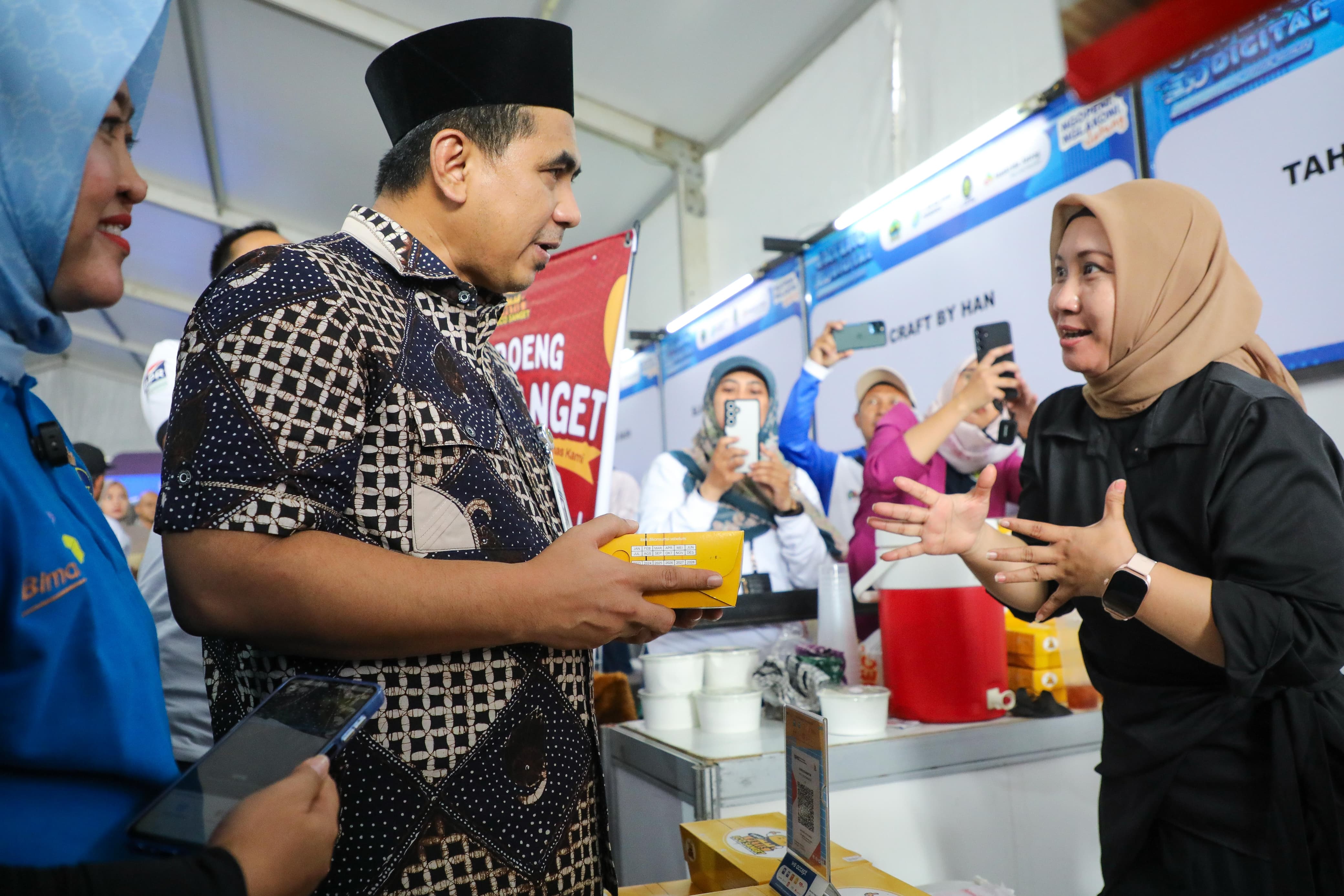 Permudah Layanan Nasabah, Taj Yasin Apresiasi Transformasi Digital BPR BKK