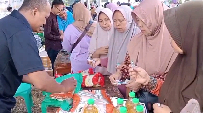 Harga Sembako Jauh di Bawah Pasar, Gerakan Pangan Murah di Banjarmangu Disambut Antusias