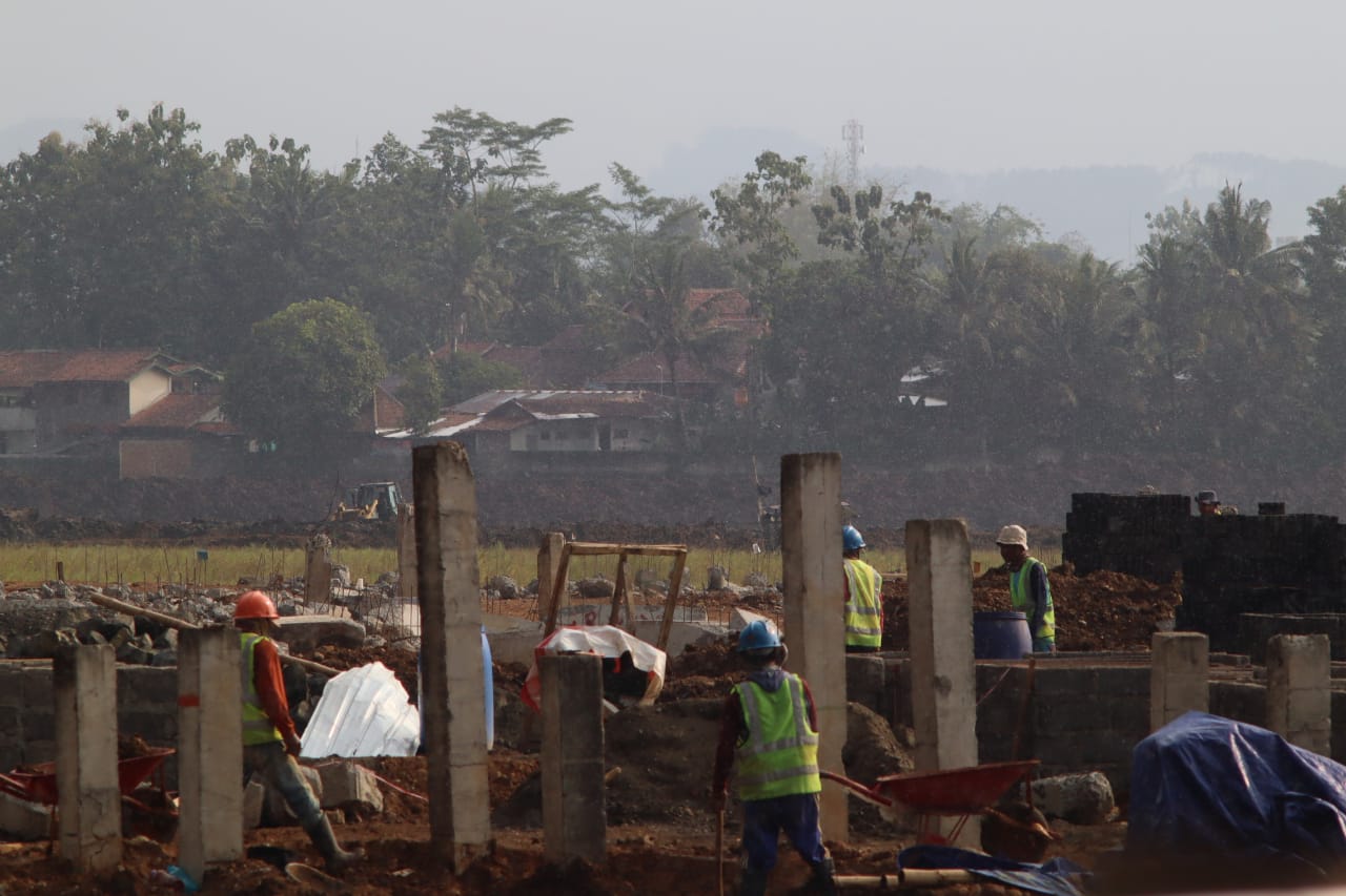 Tahap Dua Masjid Seribu Bulan di Jalan Bung Karno Purwokerto Sampai Pada Rangka Atap