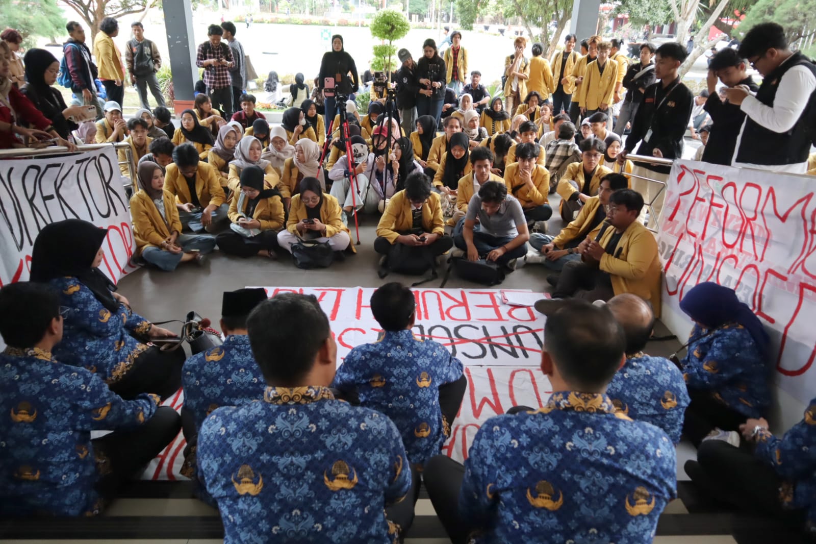 Mahasiswa Unsoed Purwokerto Desak Transparansi Anggaran, Rektor Sepakati Delapan Tuntutan di Purwokerto