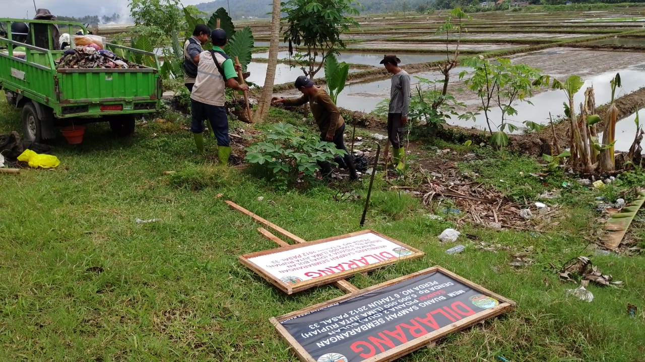 Banyak Titik Sampah Liar di Jalur Kebasen, UPKP dan Aparat Datangi Warga