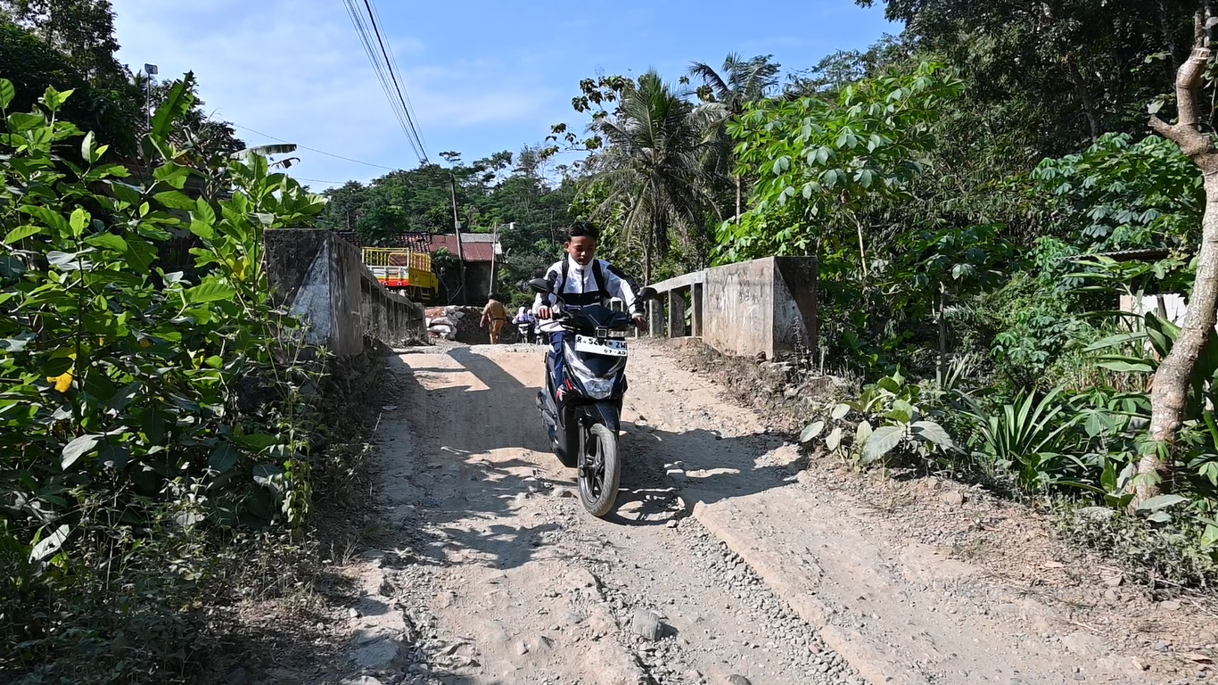 Warga Keluhkan Jalan Rusak di Petir-Krinjing, Bupati Banjarnegara Turun Tangan