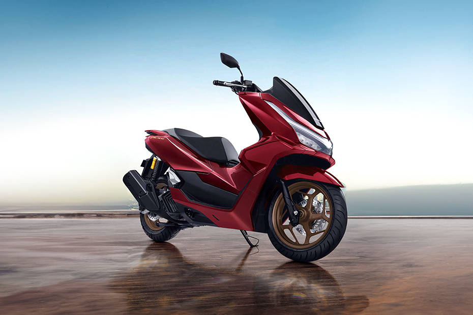 Update Harga Kredit Motor Honda PCX 160 2025, Varian RoadSync Paling Kece!