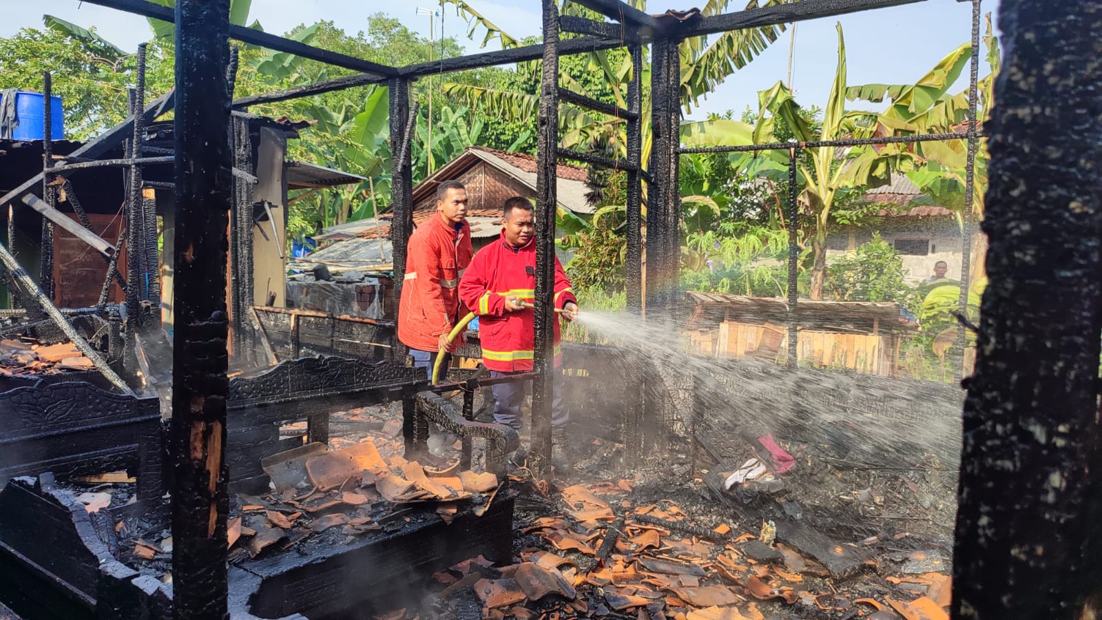 Begini Kronologi Rumah Hangus Terbakar di Karanggude Kulon Karanglewas, Pemilik Alami Kerugian Rp200 juta