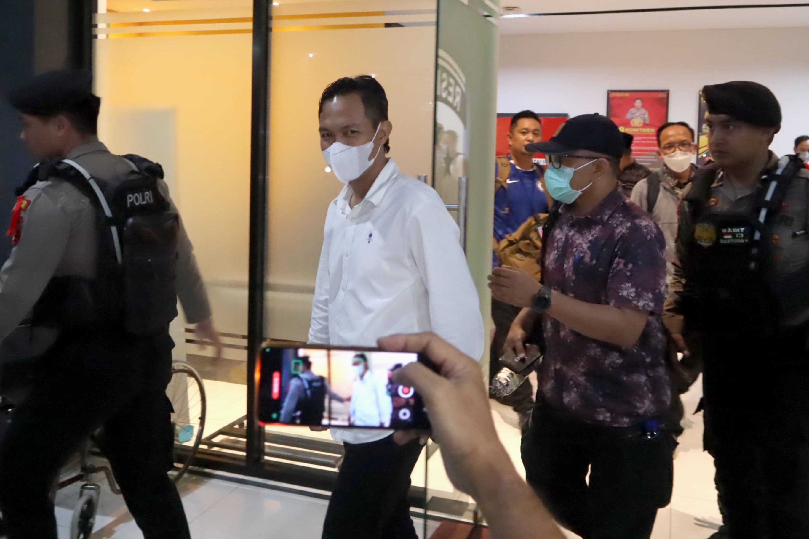 Bupati Cilacap Dibawa ke Jakarta Usai Diperiksa 5 Jam