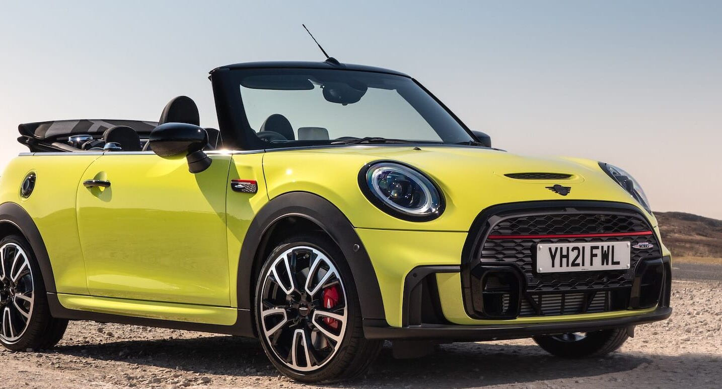 Intip Koleksi Kendaraan Ayu Ting Ting, Salah Satunya Mini Cooper Convertible