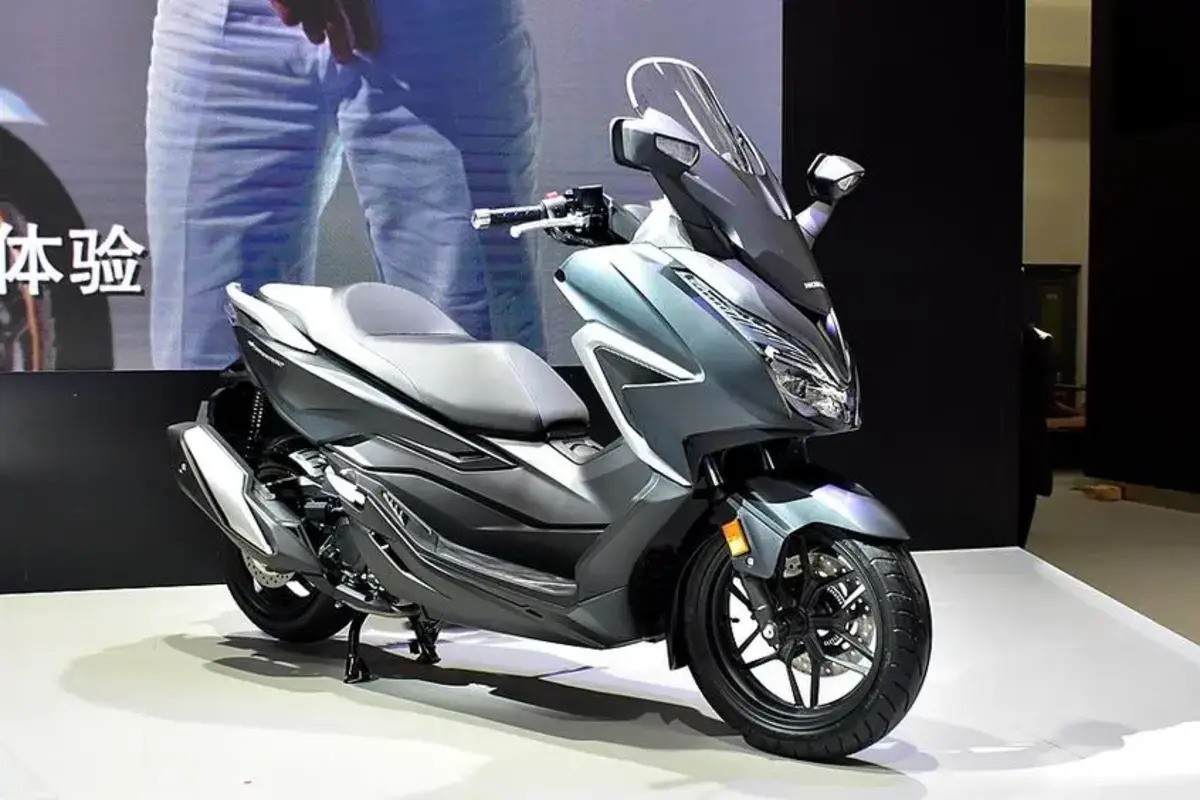 Spesifikasi dan Fitur-fitur Canggih Dari Motor Matic Honda Forza 350 yang Baru Rilis di Thailand