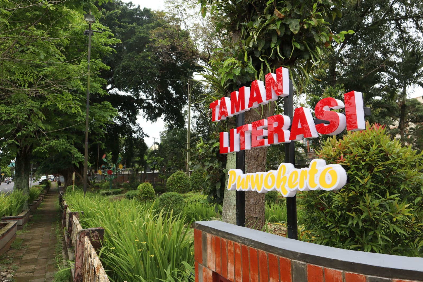 DLH Tambah Fasilitas di RTH Taman Satria Berkoh dan Taman Literasi Purwokerto   