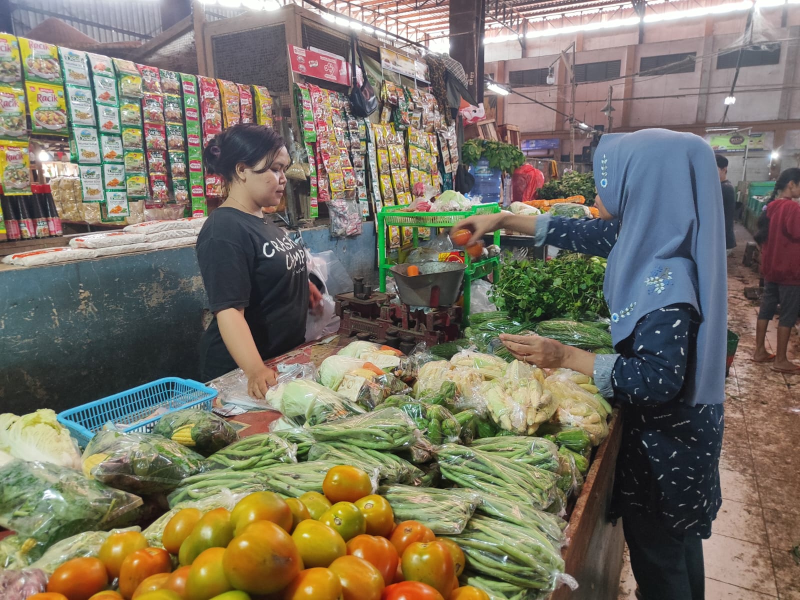 Harga Sayur di Pasar Segamas Melonjak, Pedagang: Dari Pengepul Sudah Mahal
