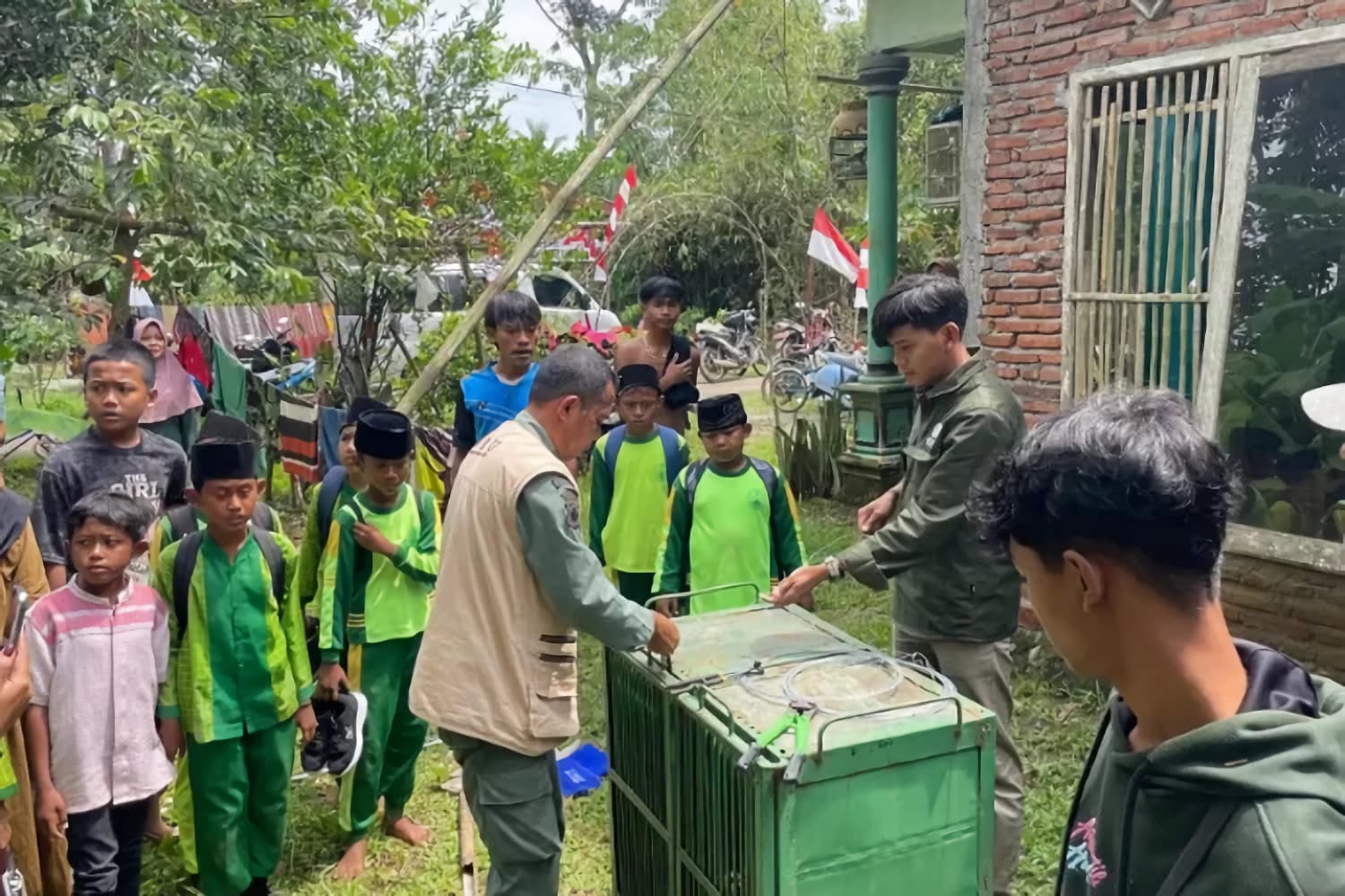 BKSDA Amankan Beruk Liar yang Serang Pemiliknya di Sidareja, Cilacap