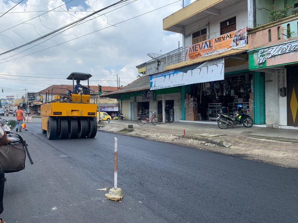 Jalan Gatot Subroto Kroya Diaspal, Kendaran Lewat Sistem Buka Tutup