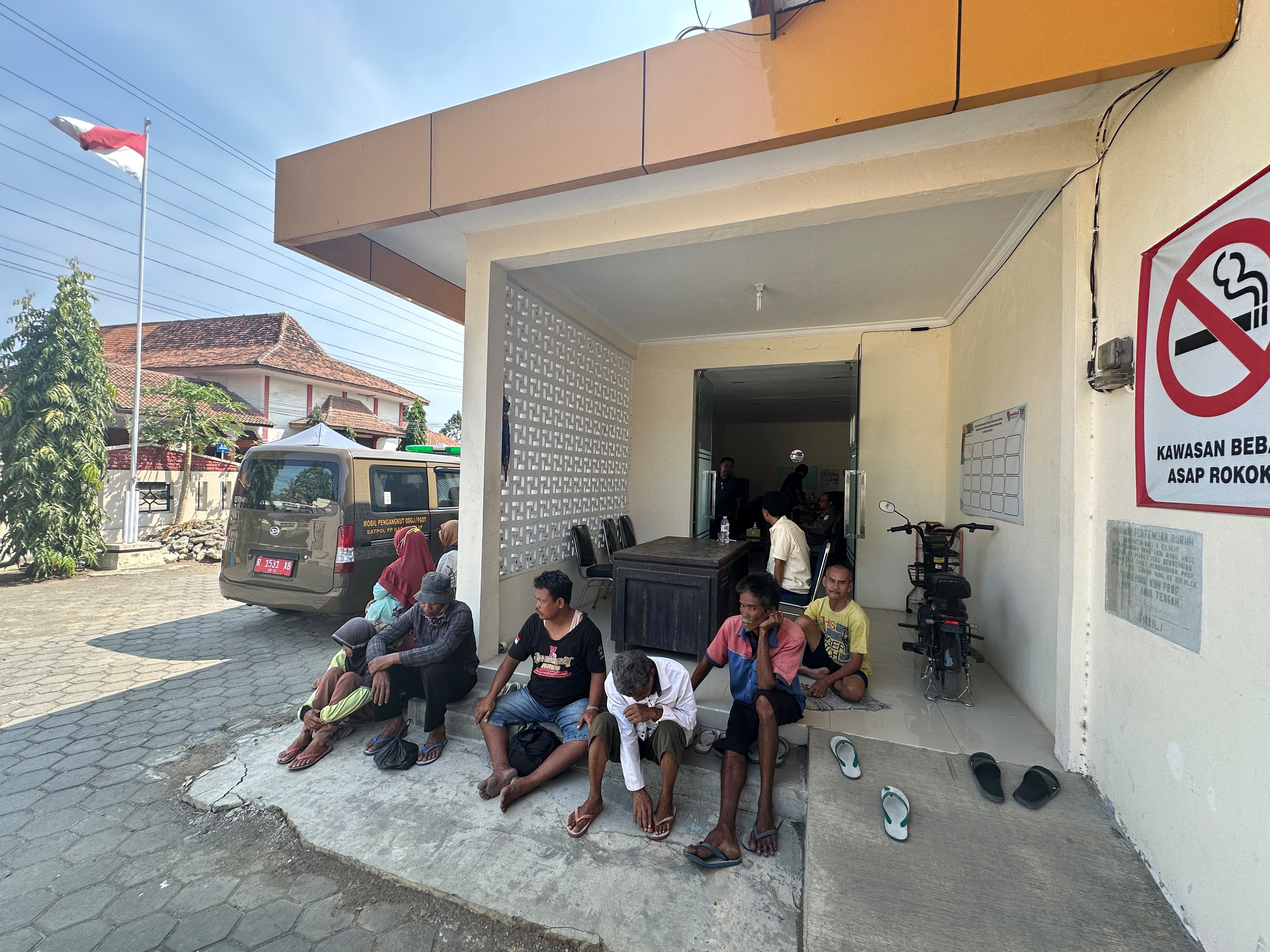  Enam Pengemis Terjaring di Tiga Lampu Merah di Cilacap