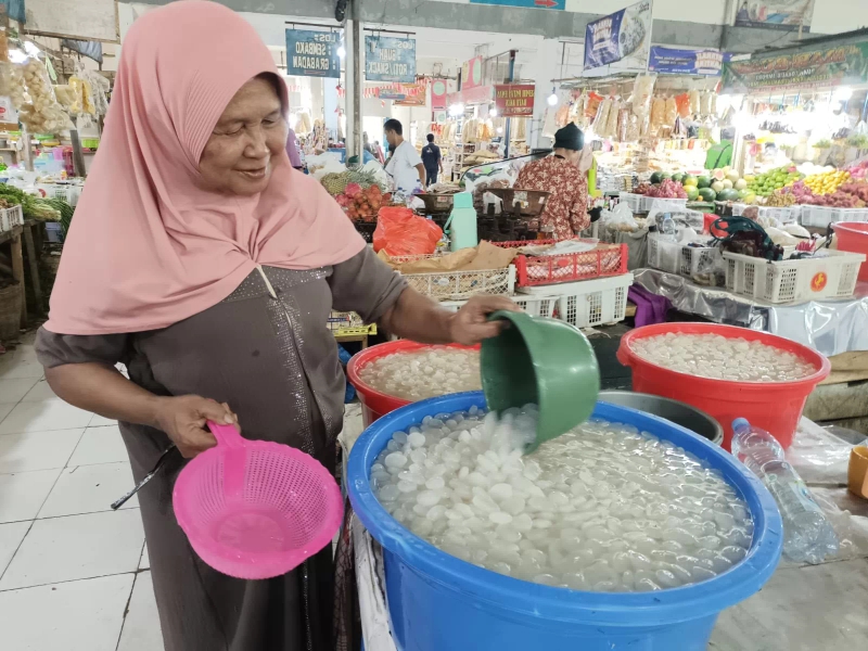 Jelang Ramadan, Kolang-Kaling Jadi Primadona Pasar Tumenggungan