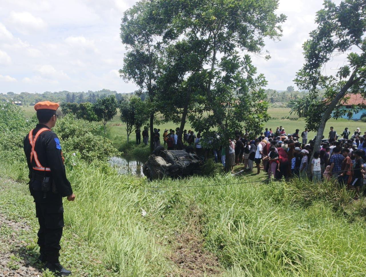 KA Motis Selatan Tabrak Mobil di Perlintasan Kesugihan - Lebeng