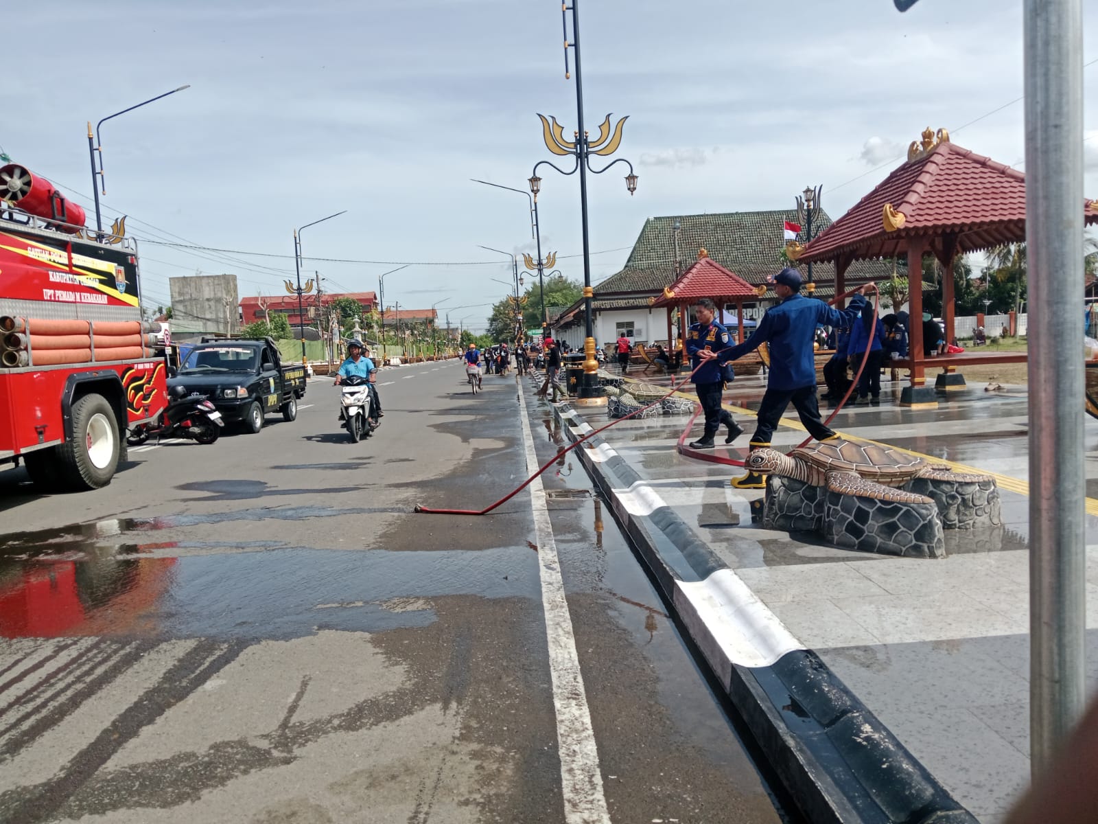 Kompak Bersih-Bersih di Kawasan Kota Lama Cilacap