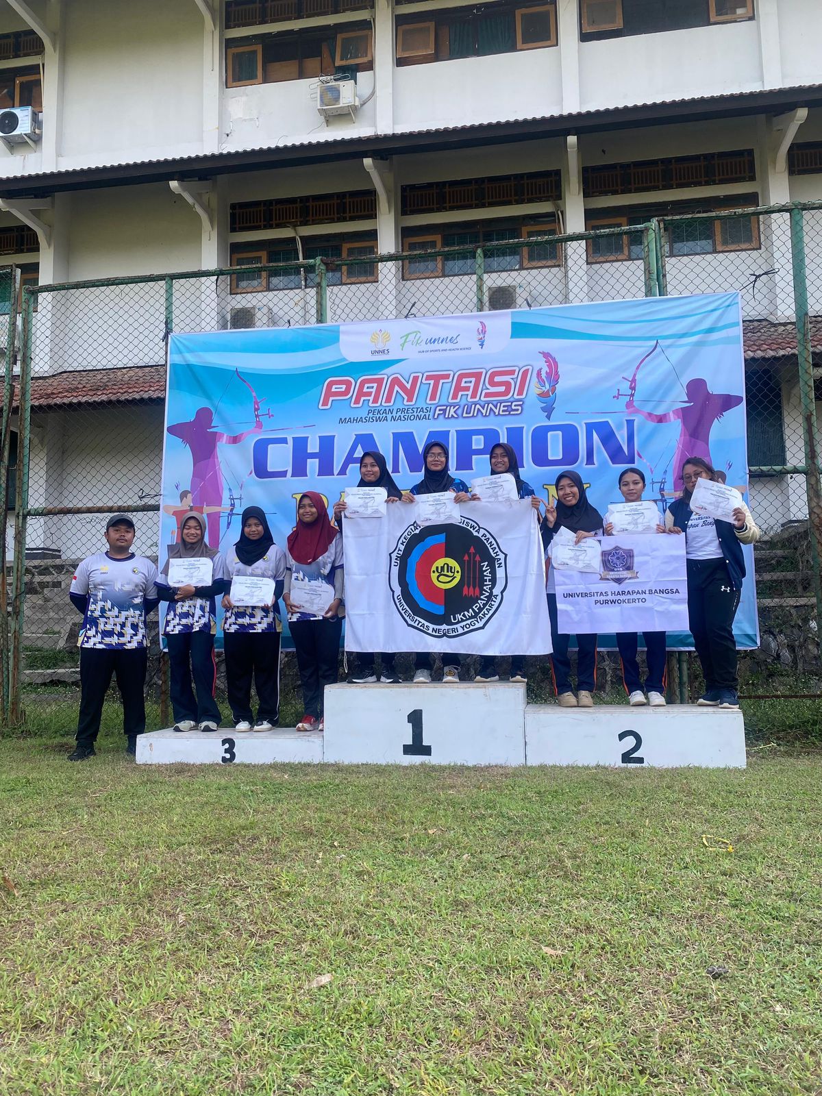 Membanggakan! Mahasiswa UHB Raih Juara Panahan dalam Pertandingan di UNNES