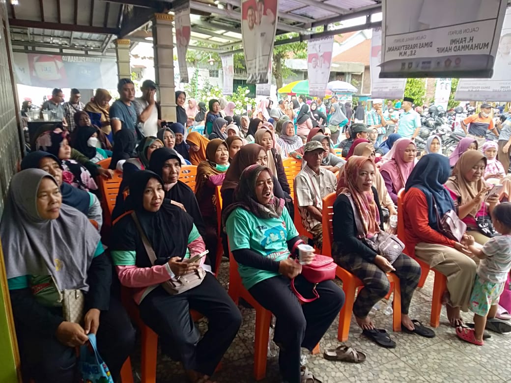 Pemeriksaan Mata Gratis Bersama Fahmi-Dimas Disambut Hangat Warga