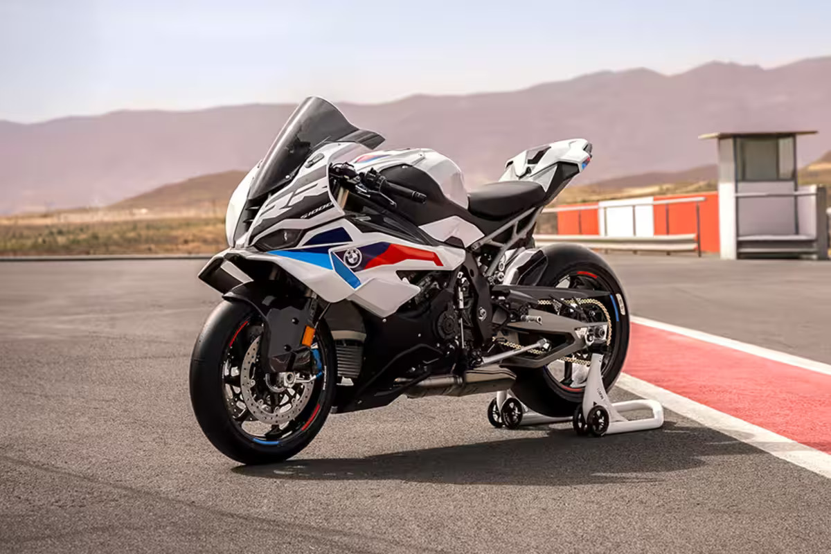 BMW S 1000 RR Tawarkan Pengalaman Berkendara Ekstrem untuk Rider Profesional