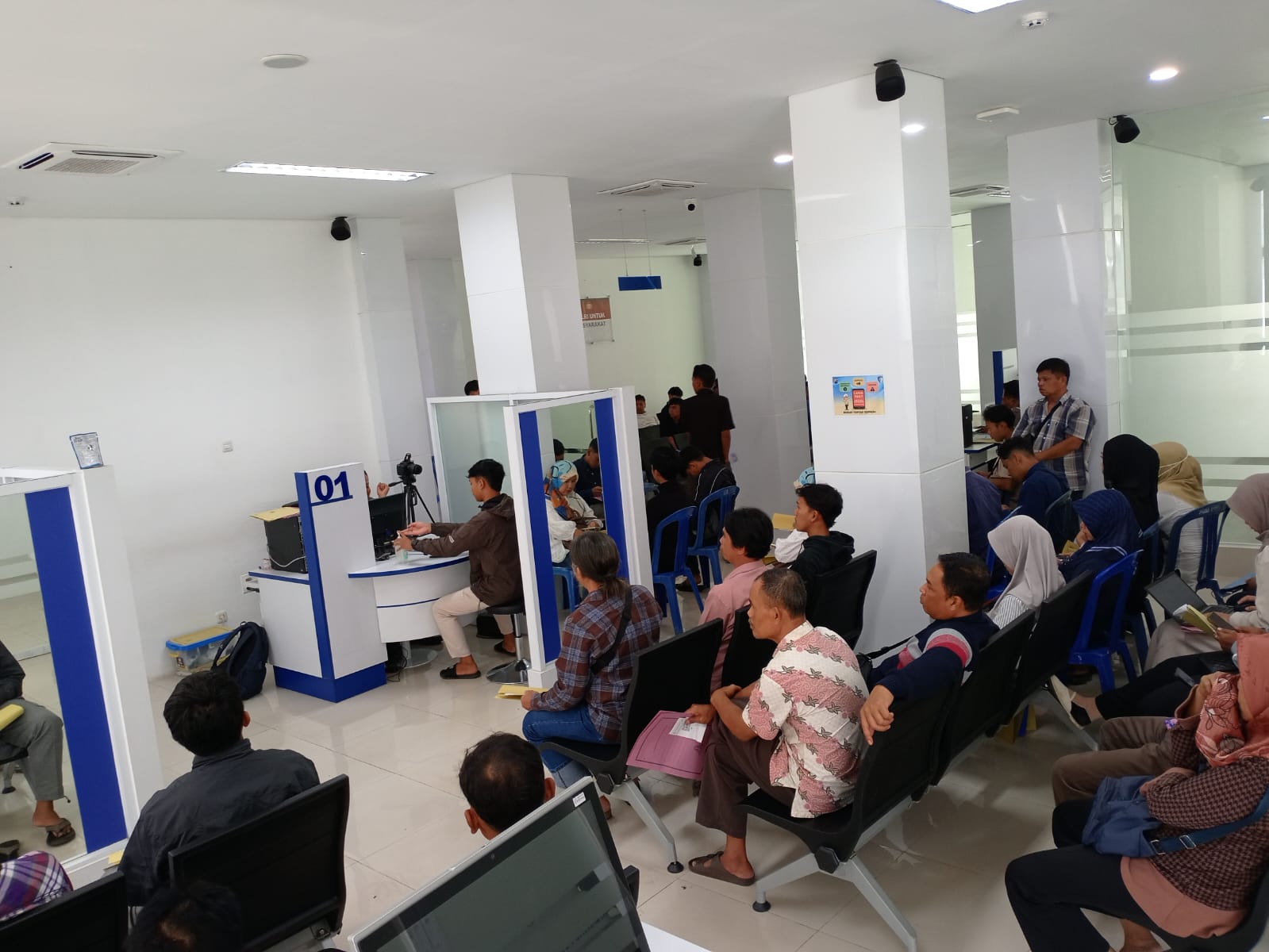 Hari Pertama Masuk Kerja, Satpas Purbalingga Diserbu Ratusan Pemohon SIM