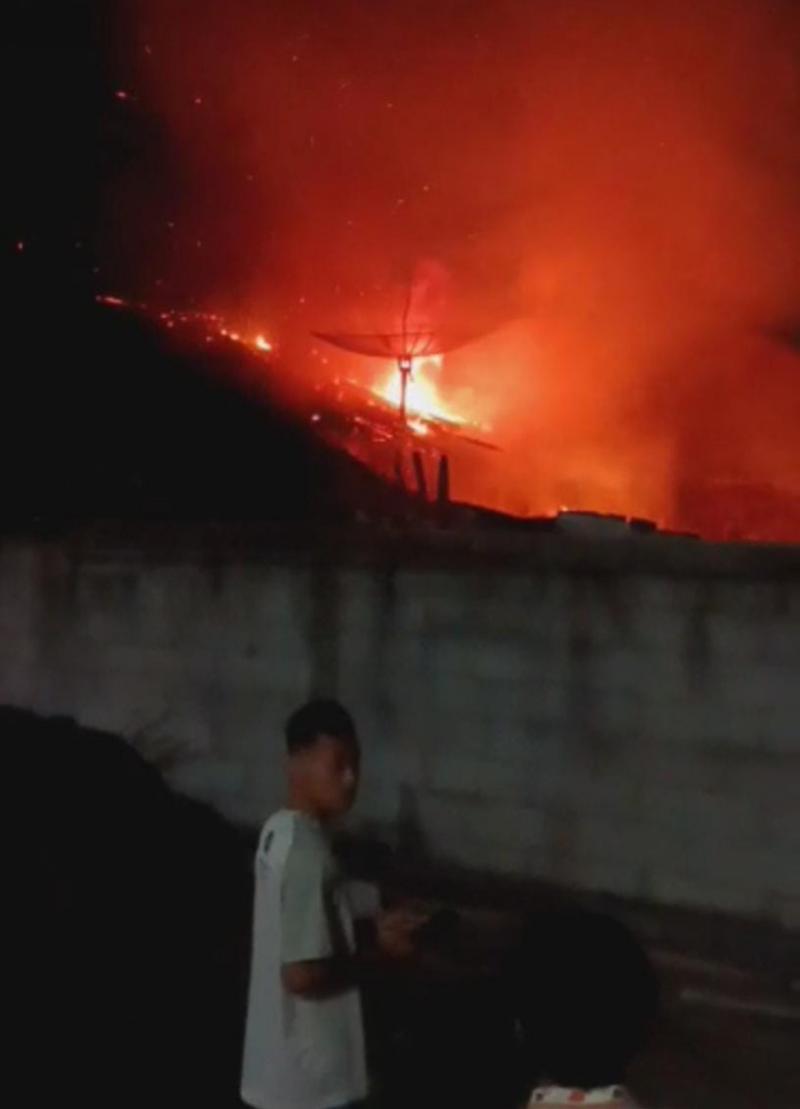 Sebuah Rumah Terbakar di Cikawung Pekuncen, Pemilik Alami Kerugian Jutaan Rupiah