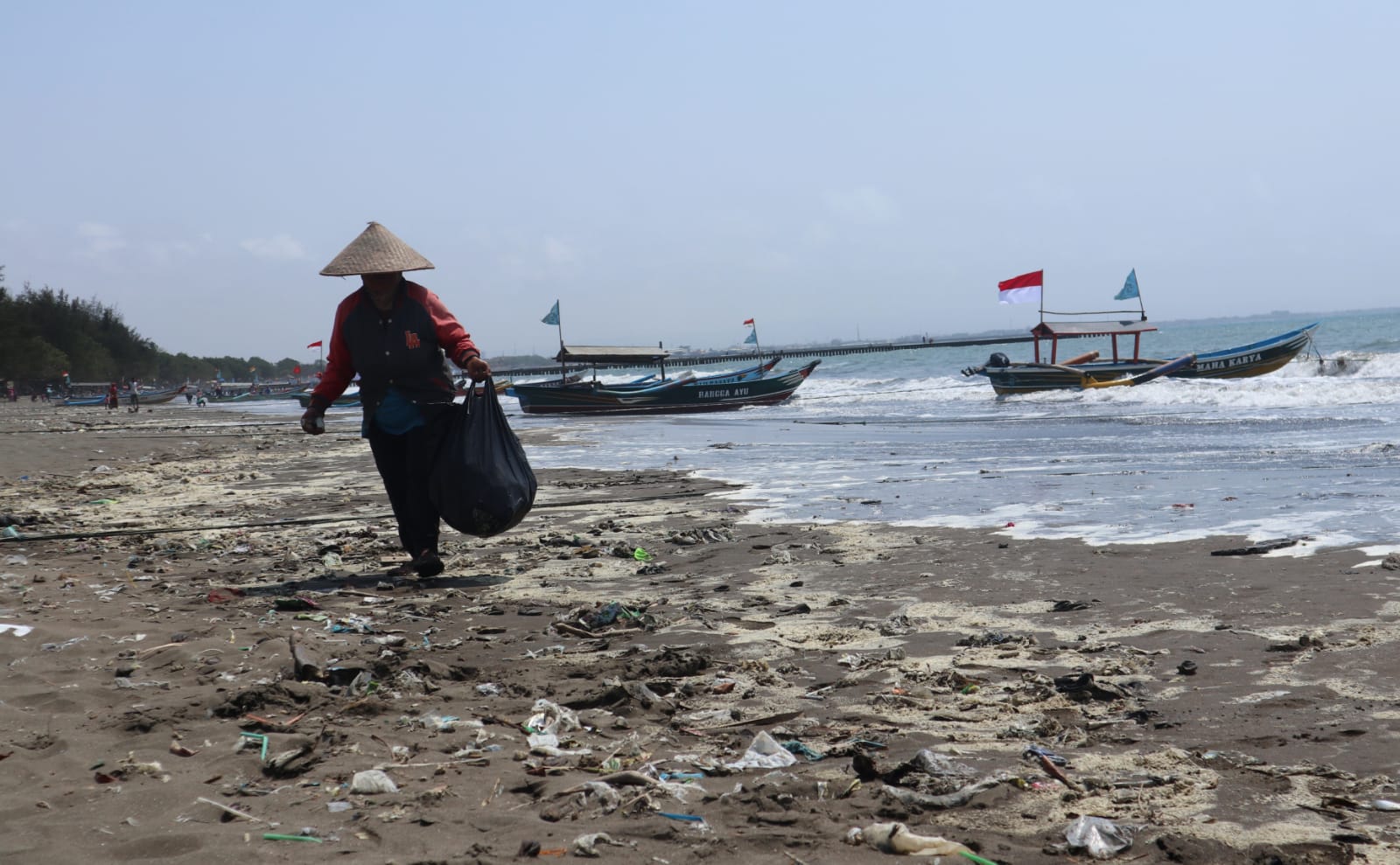 Banyak Sampah di Pantai Cilacap, DLH Ingatkan Pengelola Sediakan Spot Pembuangan Sampah