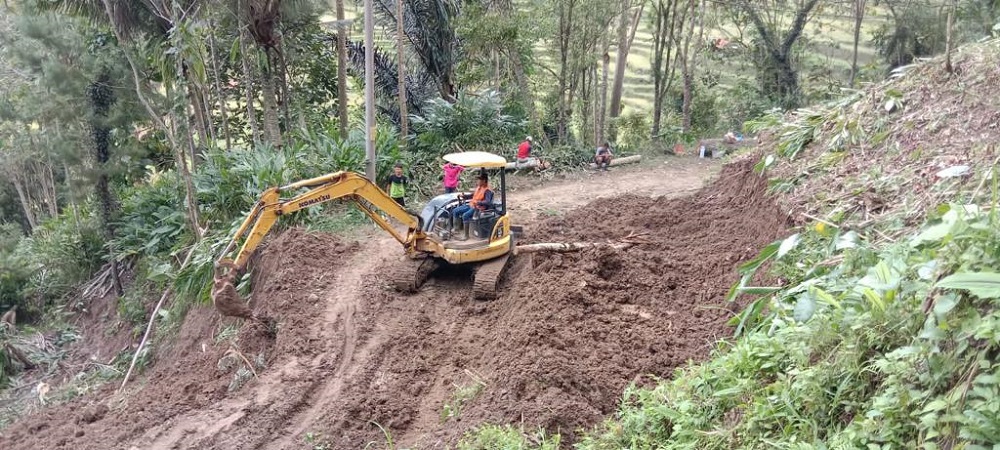 Sempat Longsor, Jalan Kabupaten Ciruyung-Sidamulya Mulai Bisa Dilalui