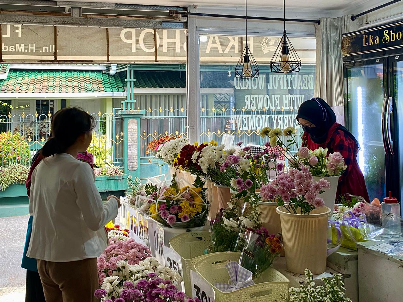 Custom Buket Bunga dan Snack di Eka Shop Purwokerto Layani