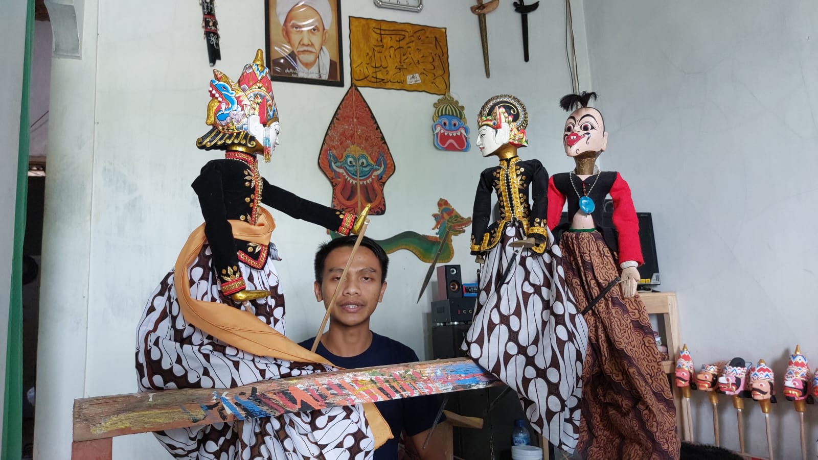 Wayang Karya Warga Ambal Tembus Pasar Dunia