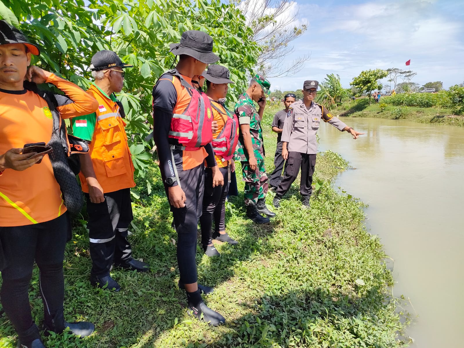 Santri Tenggelam Saat Bermain di Aliran Sungai Kalisabuk, Cilacap, Korban Masih Dalam Pencarian