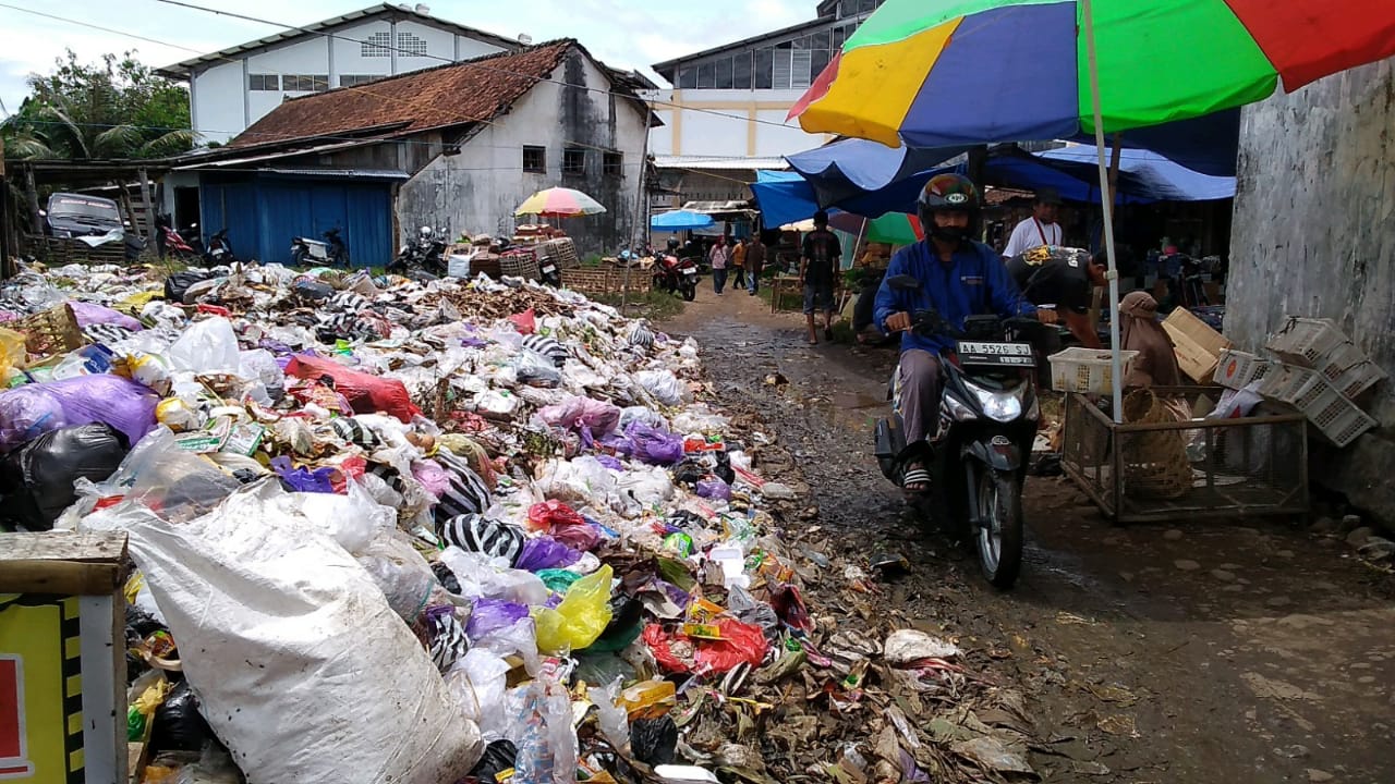 Paguyuban Pedagang Minta Solusi Pengelolaan Sampah Pasar di Banyumas Timur