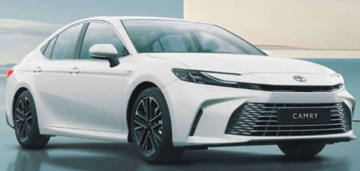 Hitungan Kredit Mobil Toyota Camry 2025 Tipe Hybrid HEV, Cicilan Mulai Rp19 Juta dan DP Rp100 Jutaan