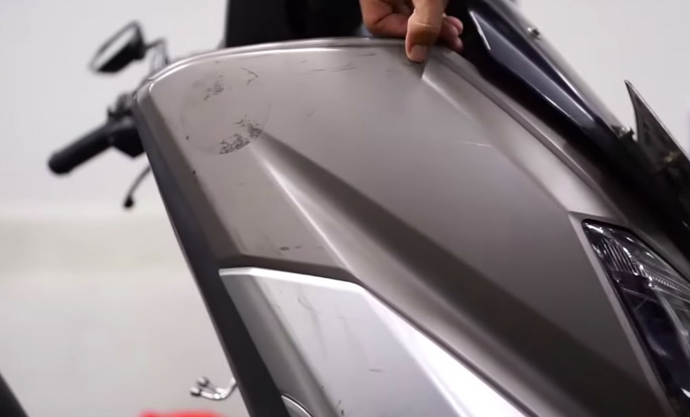 Tata Cara Menghilangkan Baret pada Motor Berwarna Doff, Gunakan 2 Barang ini Agar Ampuh!