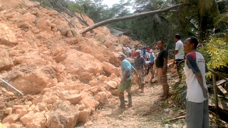 Akses Jalan Dampak Longsor Tebing Kapur di Ajibarang Sudah Dibuka