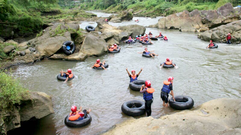 Menikmati Sensasi Wisata Tubing di Desa Onje, Kecamatan Mrebet