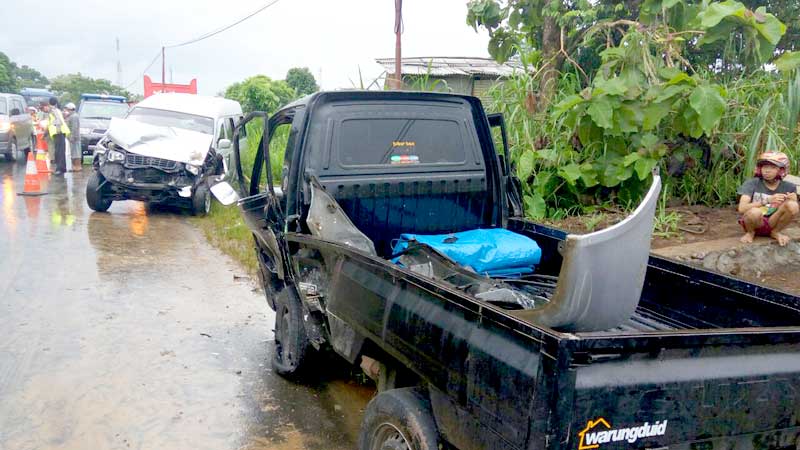 Hujan Deras, Mobil DKK Banjarnegara Tabrakan dengan Mobil Bak Terbuka