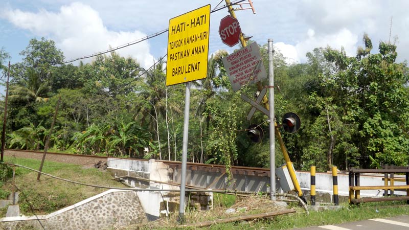 Perlintasan Kereta Api Pandak Rawan Kecelakaan