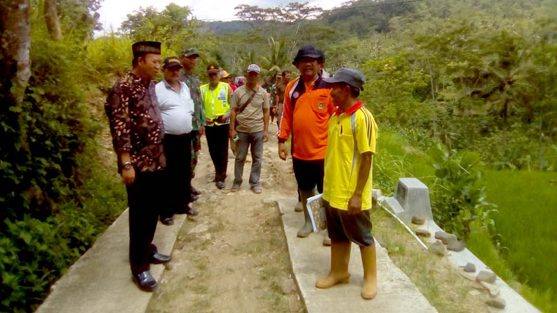 32 KK Harus Bertahan di Pengungsian Daerah Tanah Bergerak di Grumbul Karangkobar