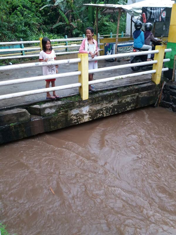 Arus Sungai Gringsing Naik, Rumah Warga Terancam Banjir